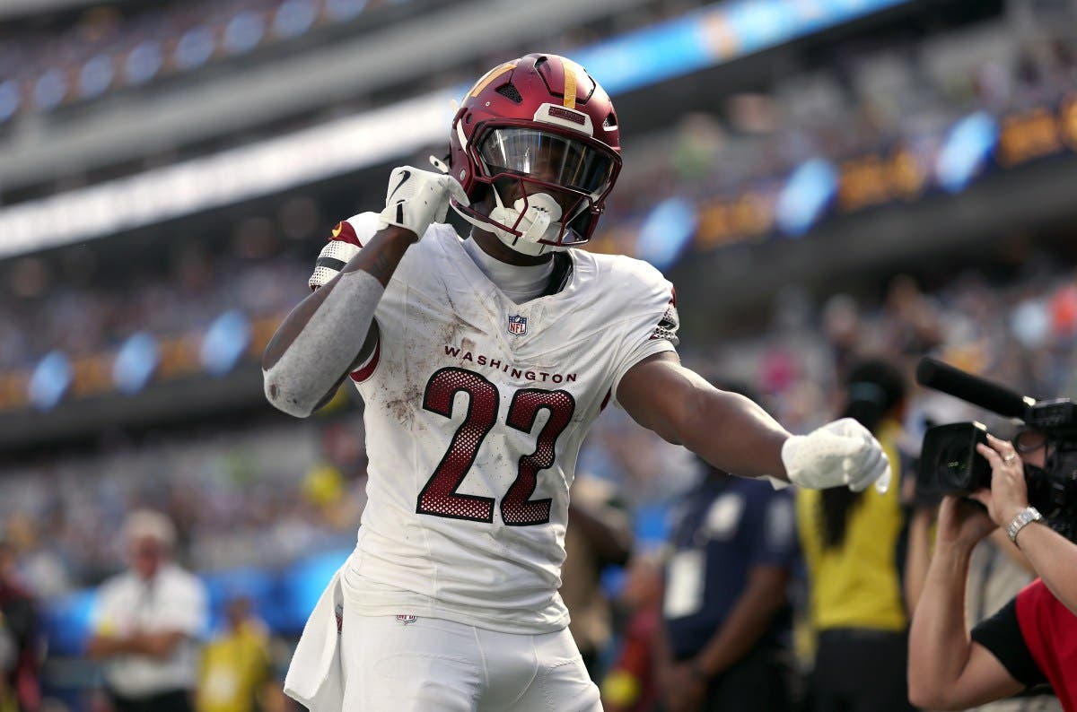 Commanders Rookie RB Can't Hide Excitement Talking With NFL Legend Postgame