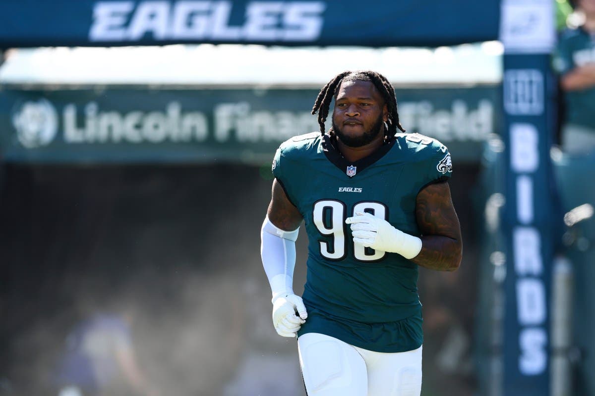 Eagles& 039; Jalen Carter Announces Injury Status for Vikings Game