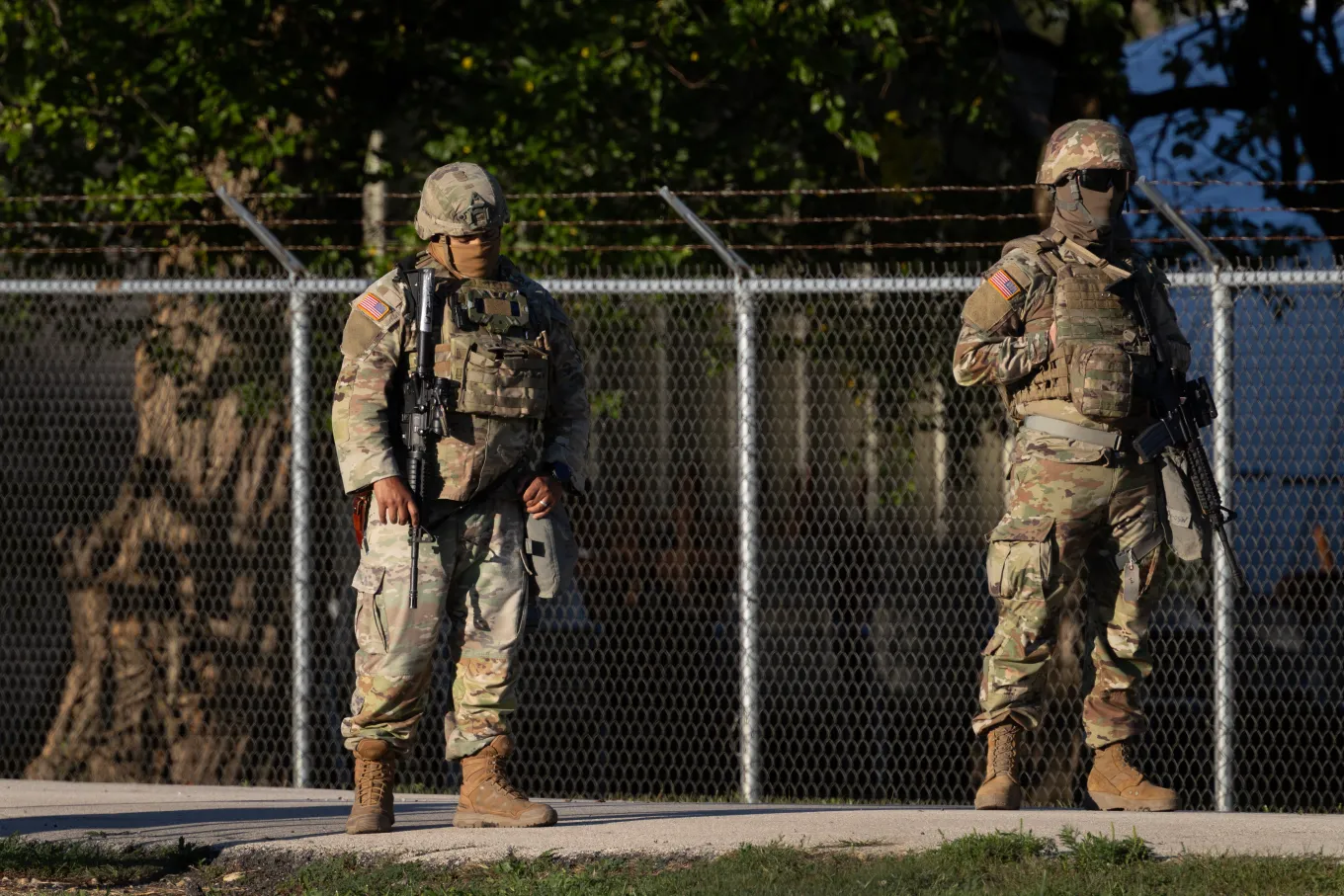 Texas troops in Illinois criticized by Republican governor - Newsweek