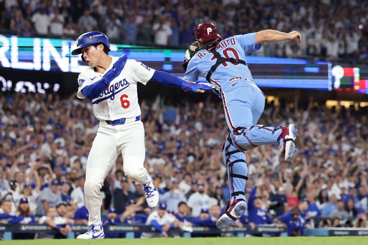Phillies' J.T. Realmuto Has Gruff Response to Free Agency Question