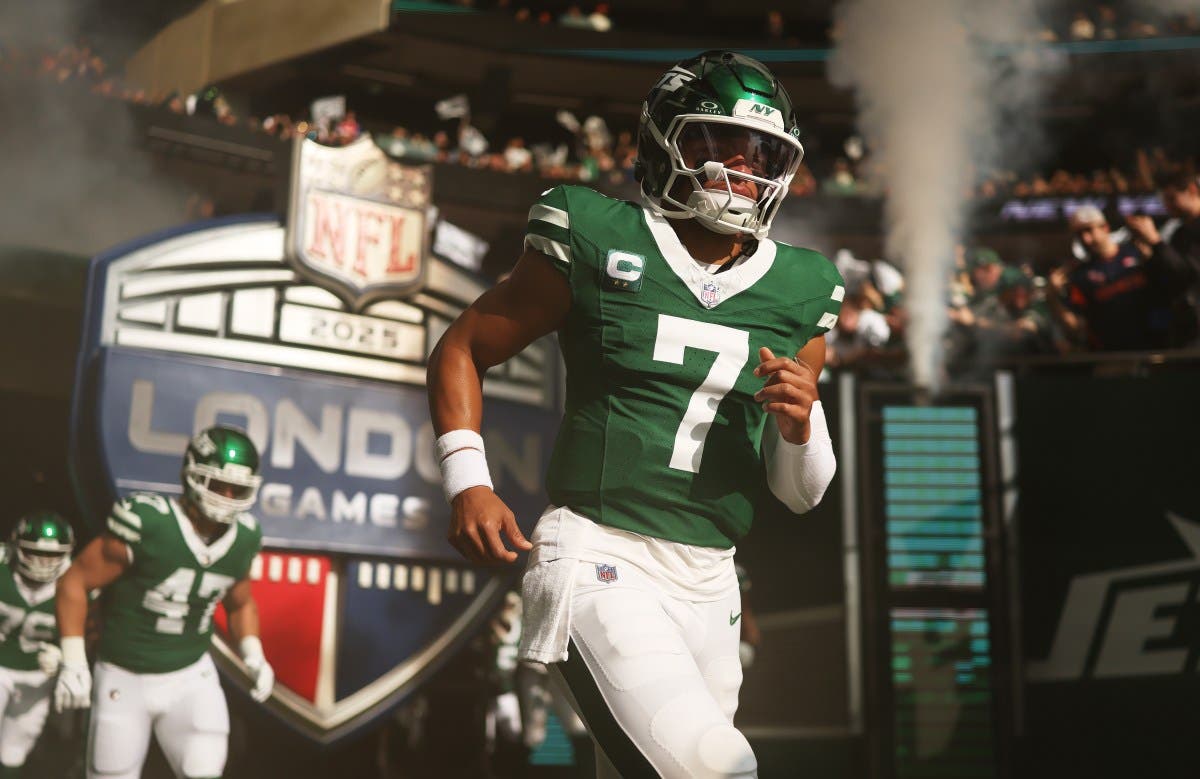 Jets Announce Decision on QB Justin Fields After 0-6 Start