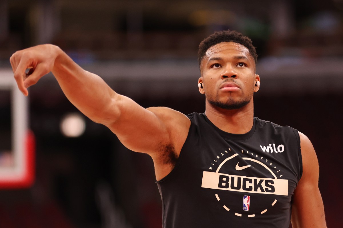 Giannis Antetokounmpo Sends Sharp Warning to NBA Amid Trade Rumors