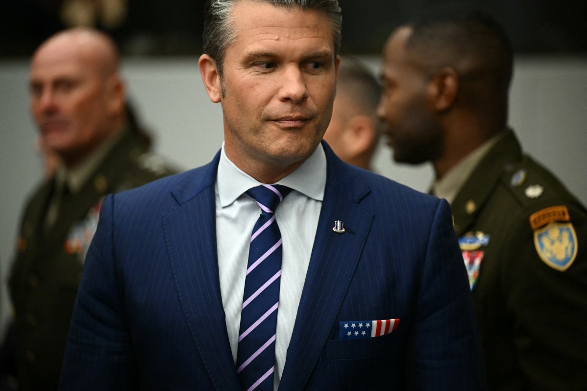 Plane Carrying Pete Hegseth Makes Emergency Landing in United Kingdom
