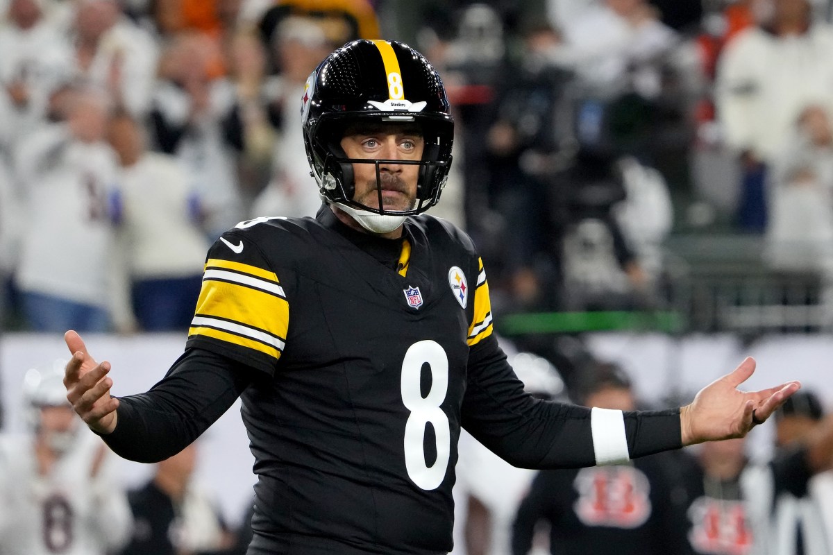 Steelers’ Aaron Rodgers Has Heated Moment With Teammate in Bengals Game