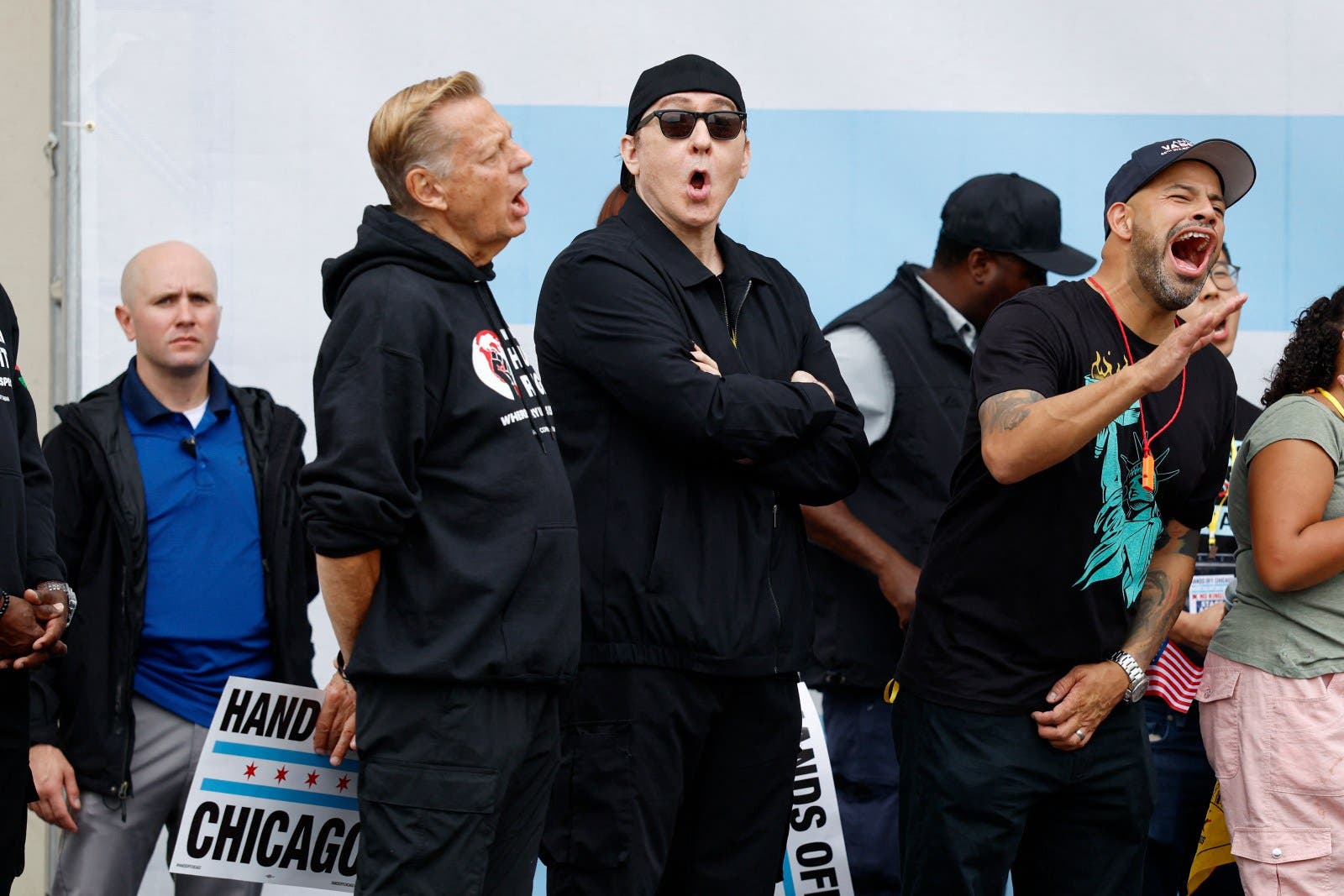 John Cusack Detona Trump em Protesto Viral: 'Vá Para o Inferno!'