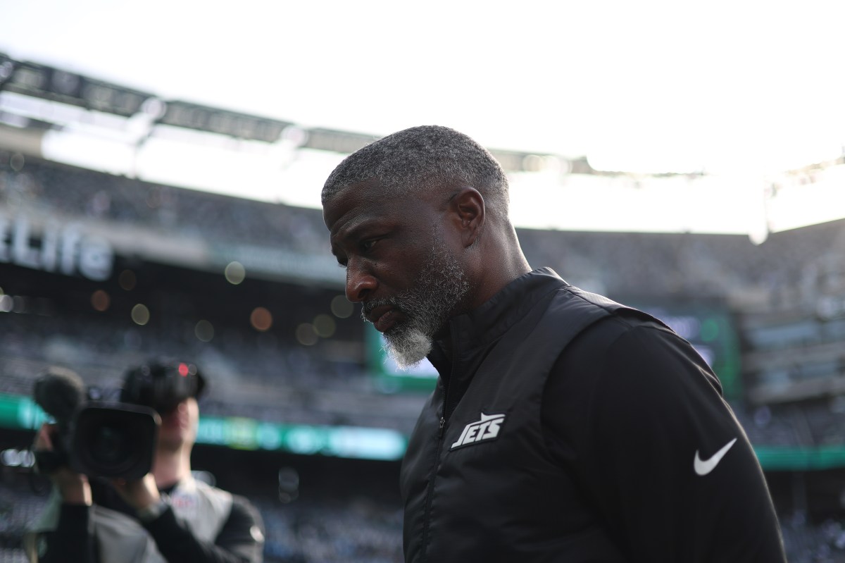 Aaron Glenn Honors Late Jets Star Nick Mangold in Emotional Postgame Speech