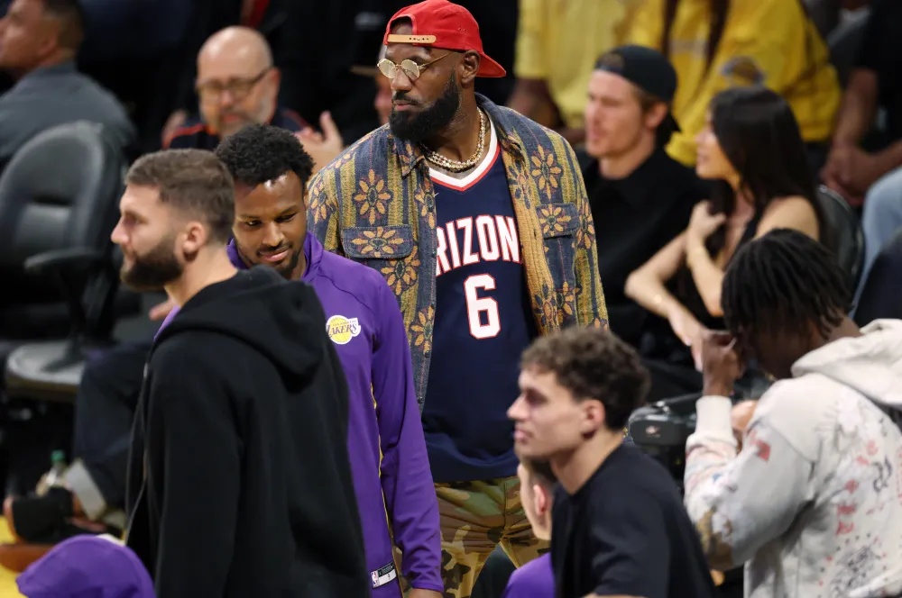 Lakers Receive Unexpected LeBron James Injury Update - Newsweek