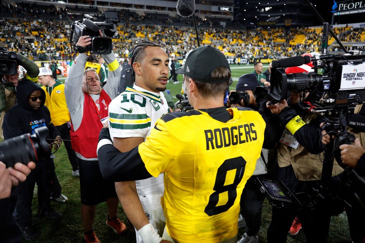Aaron Rodgers grita a los fanáticos de los Packers después de la derrota de los Steelers Aaron Rodgers grita a los fanáticos de los Packers después de la derrota de los Steelers