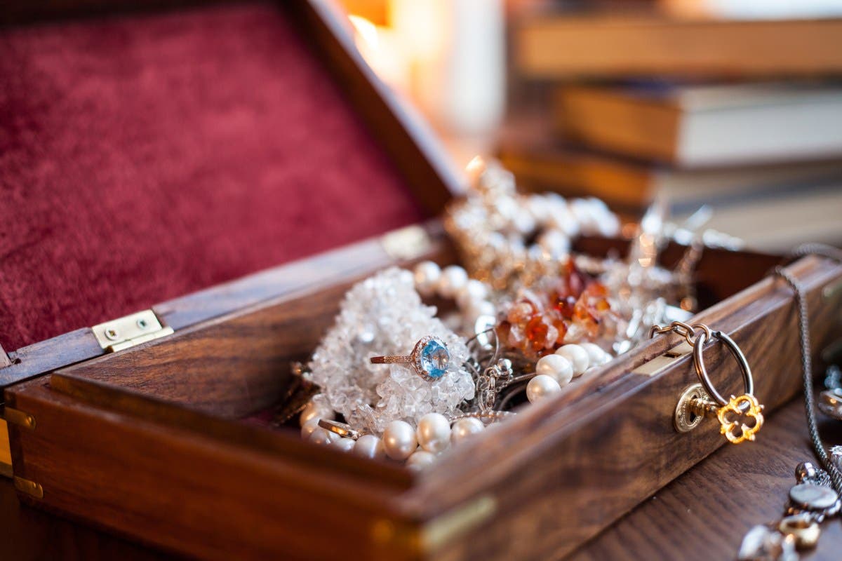 They Made a Jewelry Box for Grandma—How She Uses It Shocks Internet