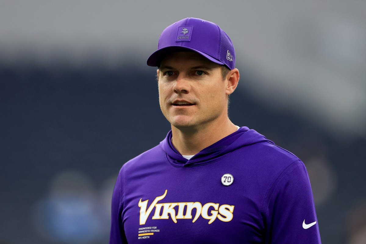 Vikings Pursue QB Help Before Nov. 4 Deadline