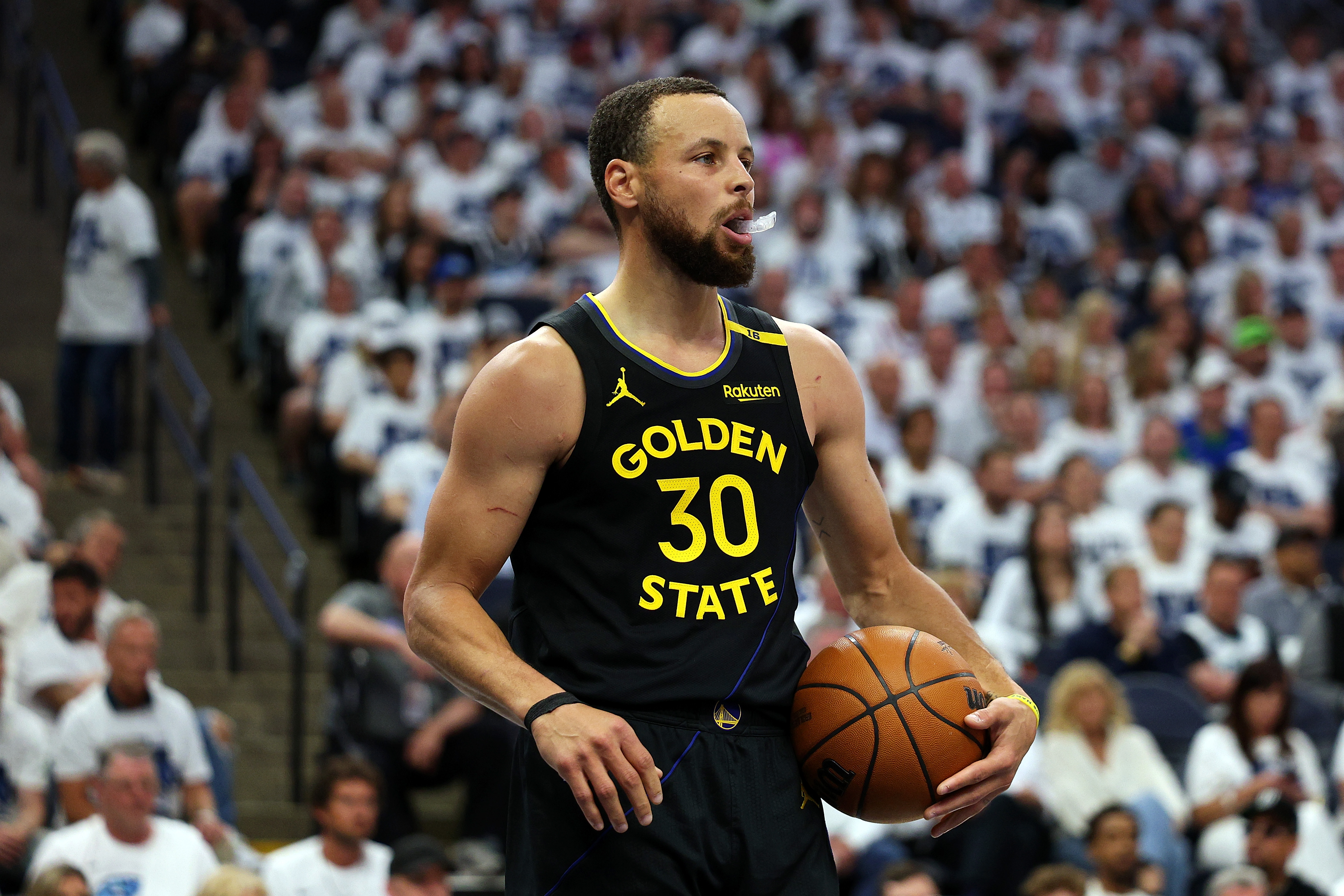 Warriors Star Stephen Curry Puts NBA on Notice - Newsweek