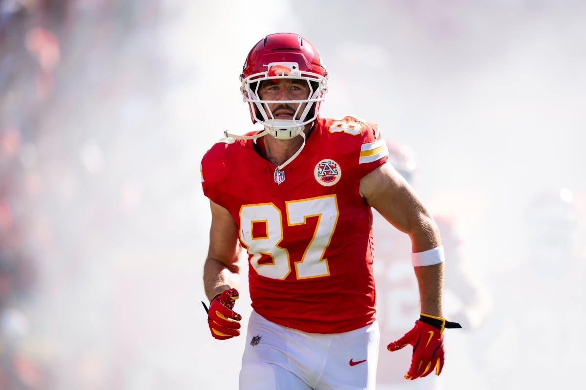 Chiefs' Travis Kelce Has Strong Words for Eagles WR AJ Brown