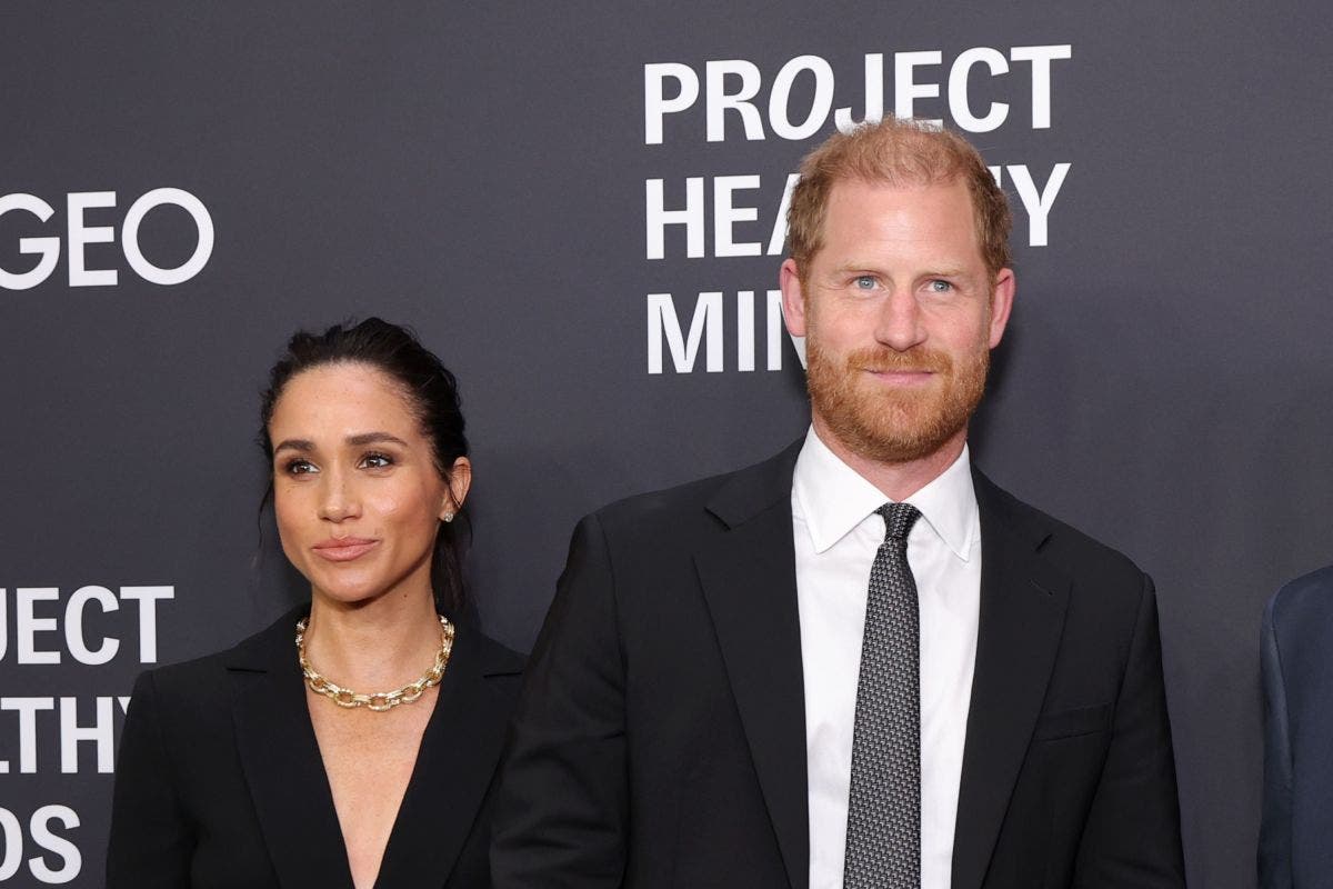 ¡La reacción 'impávida' de Meghan Markle ante el gesto de afecto del Príncipe Harry se vuelve viral!