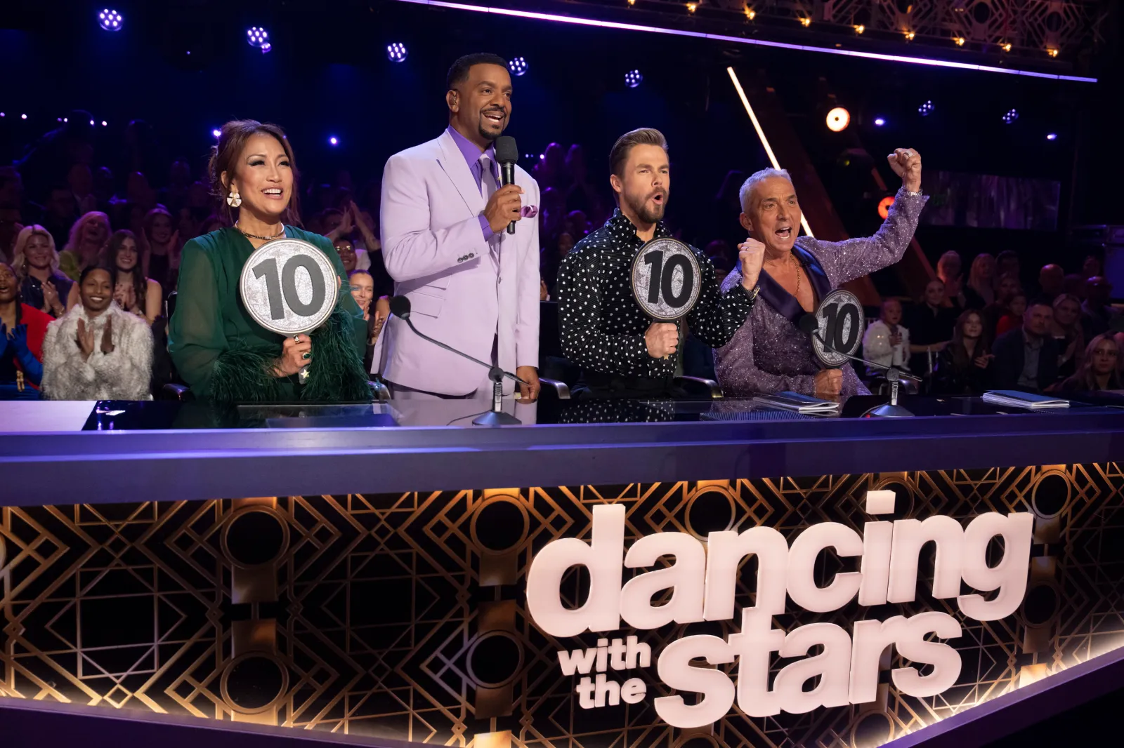 Dancing with the Stars: Five Couples Battle for the Mirrorball Trophy in Finale—Live Updates