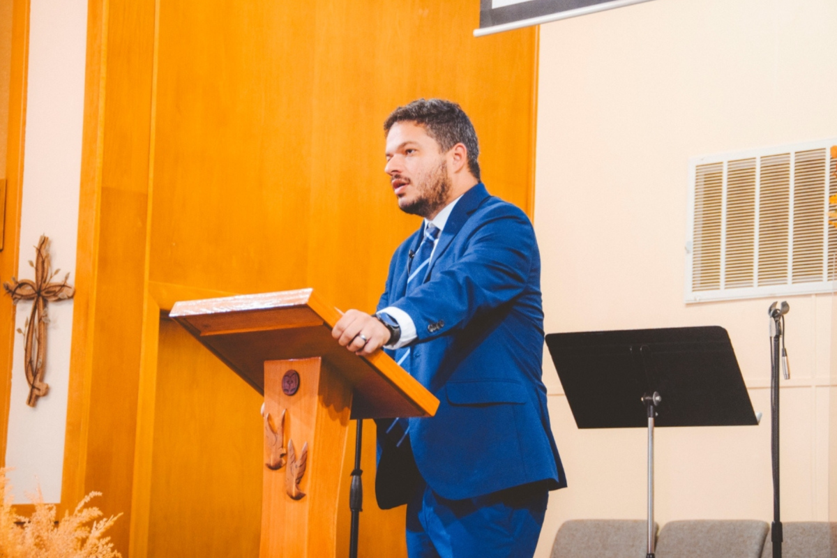 Texas Pastor Self-Deports After Holding Final Sunday Service