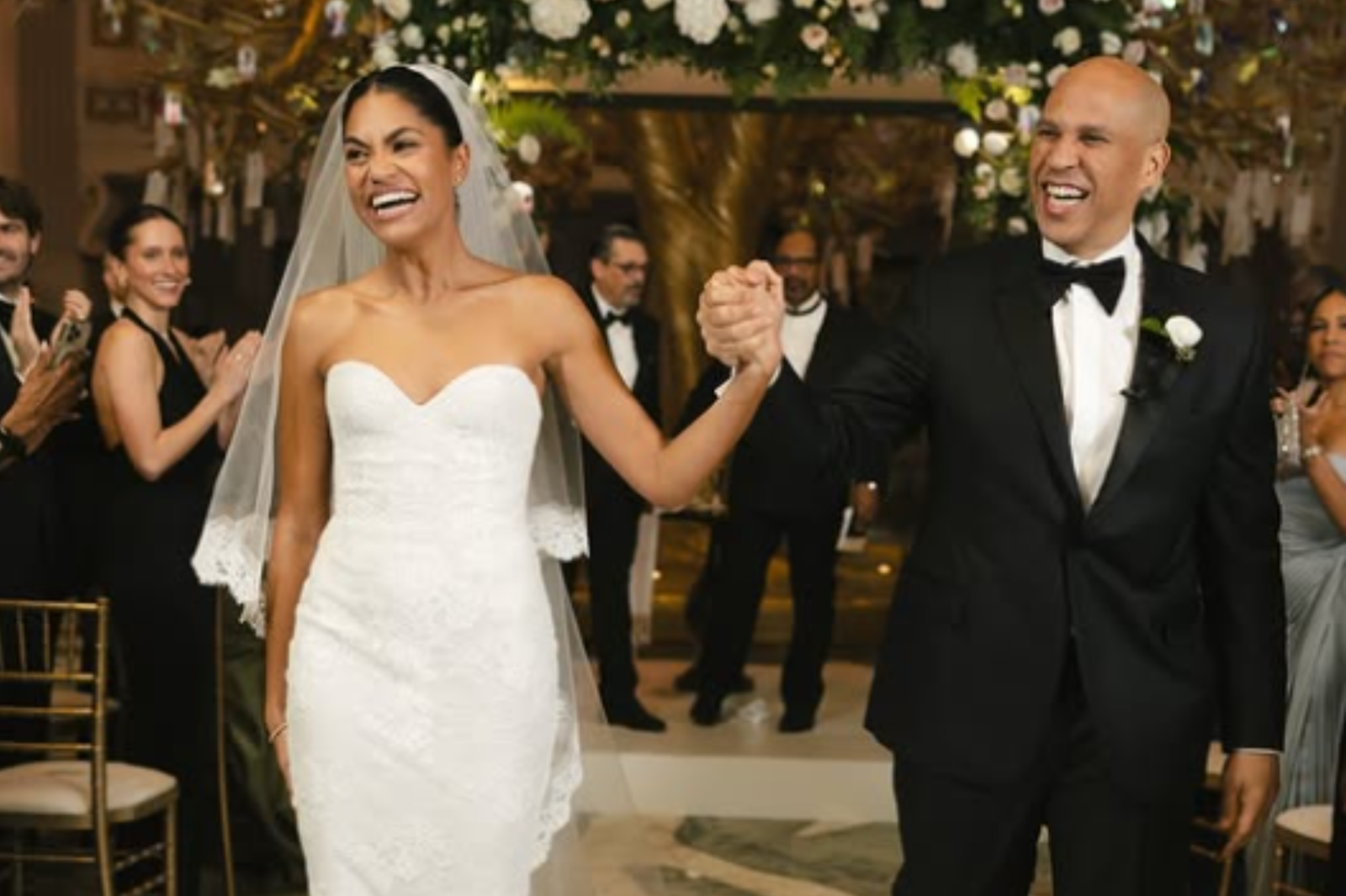 Who Is Alexis Lewis? Cory Booker Marries After Whirlwind Engagement - Newsweek