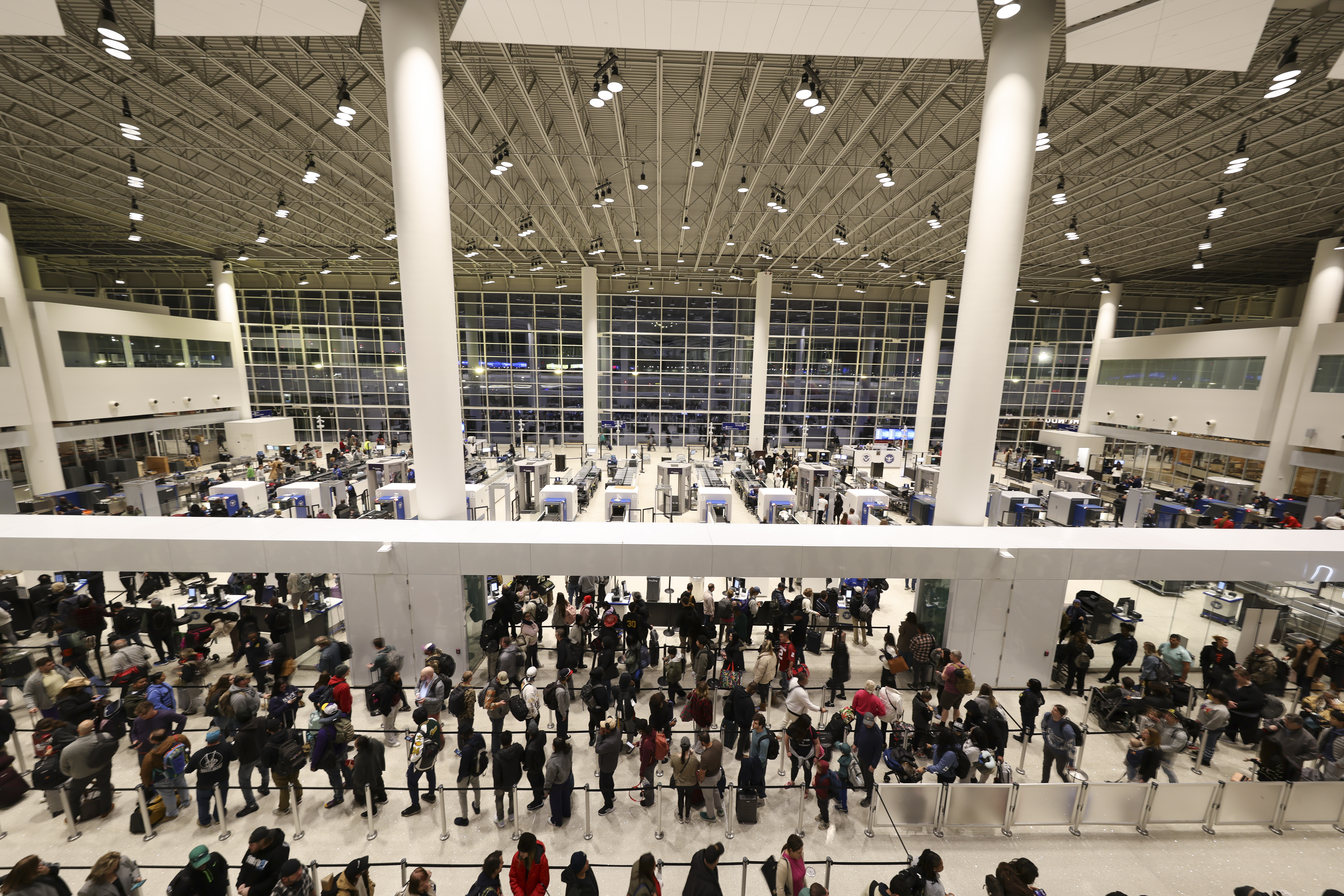 Thanksgiving Travel Live Updates: Winter Storm Threatens Record Travel, Flight Tracker, Forecasts