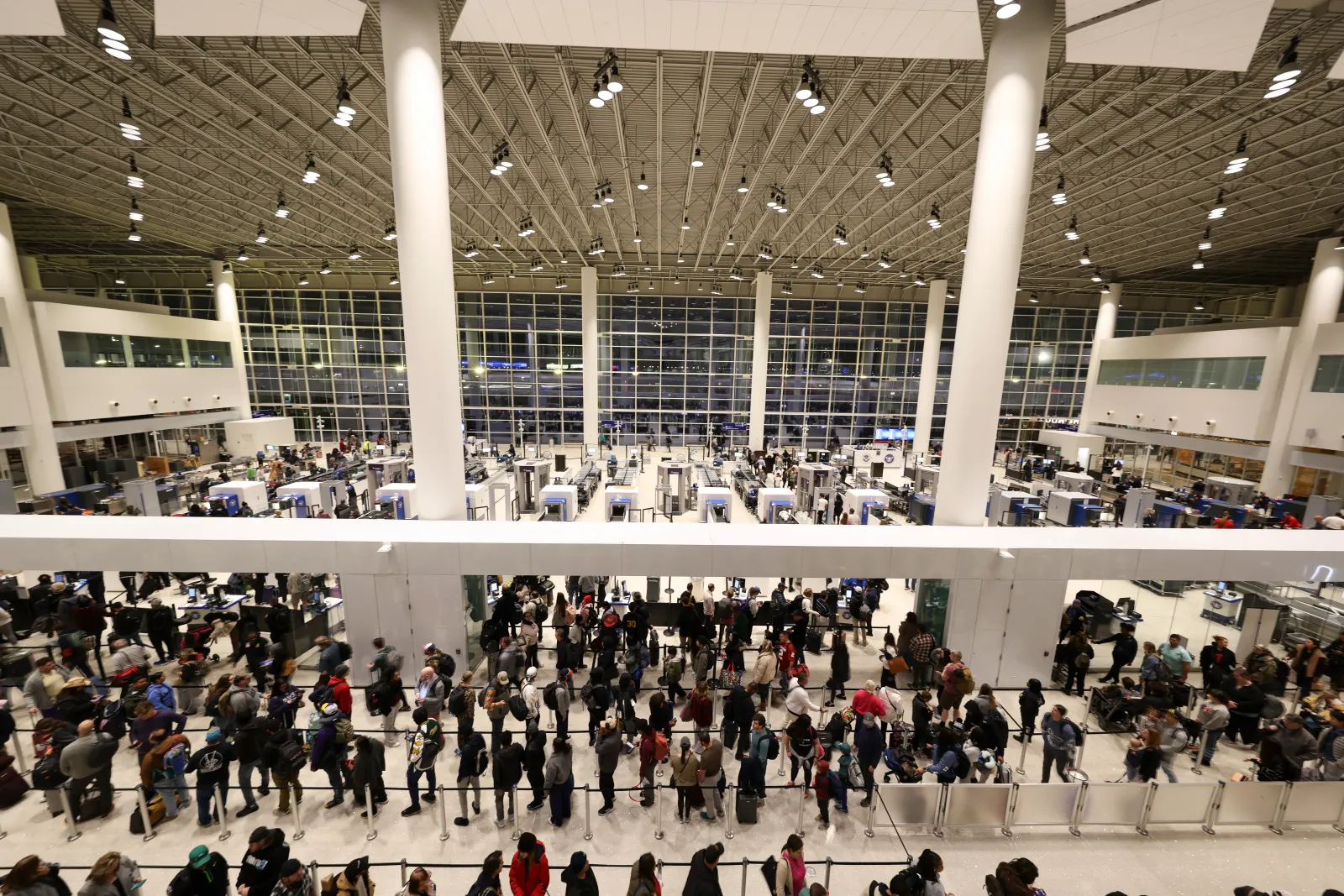 Thanksgiving Travel Live Updates: Winter Storm Threatens Record Travel, Flight Tracker, Forecasts