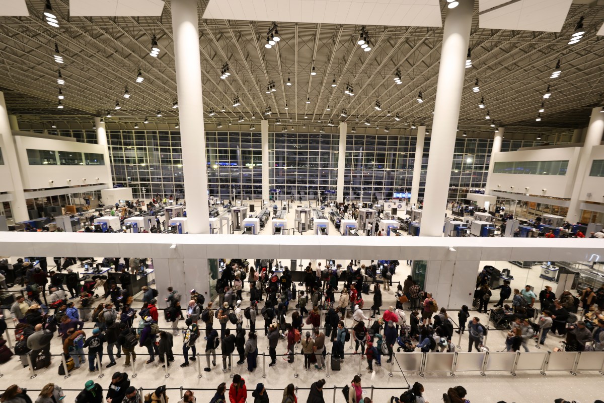 Thanksgiving Travel Live Updates: Winter Storm Threatens Record Travel, Flight Tracker, Forecasts