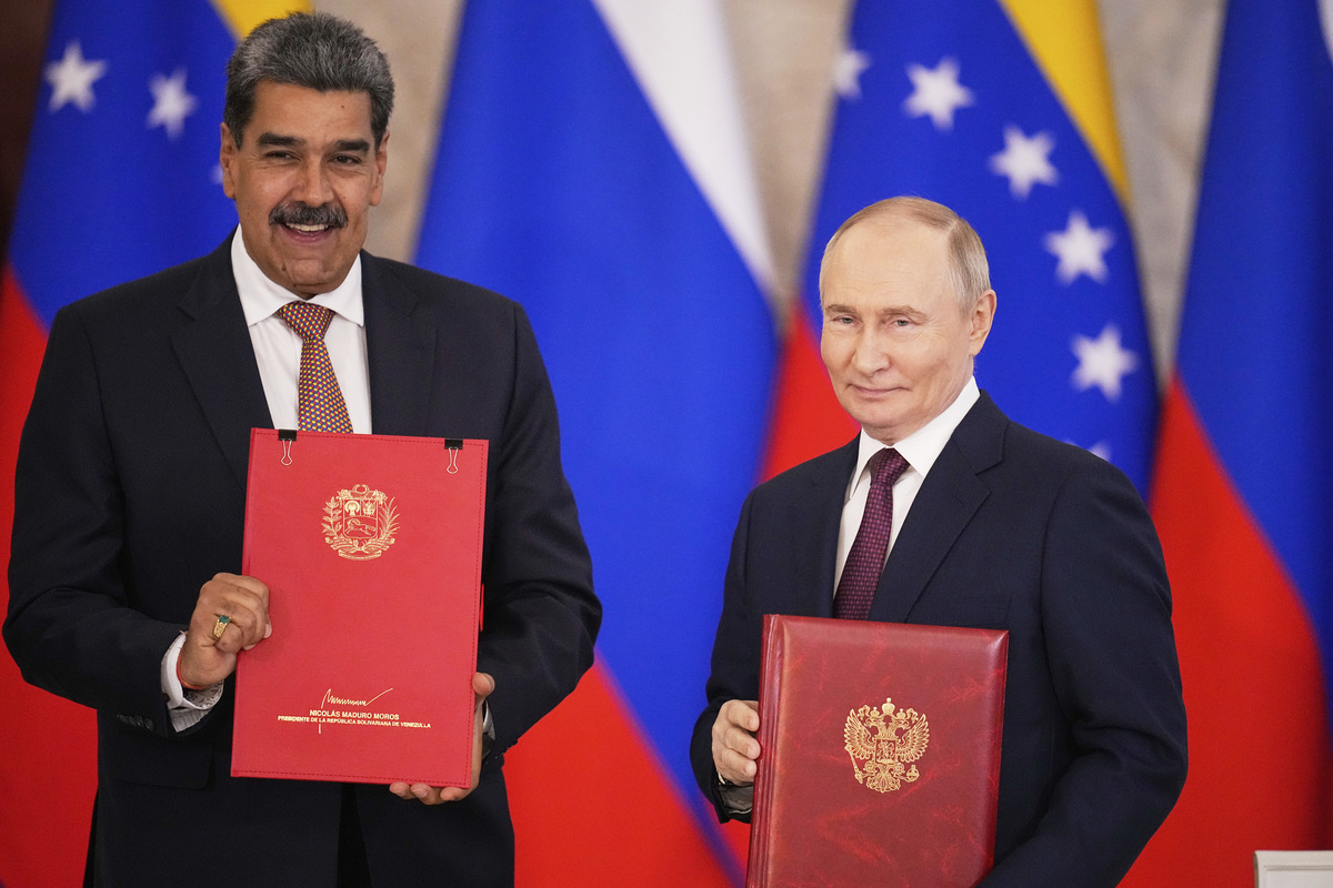 Russia &lsquo;Ready&rsquo; To Help Venezuelan Military