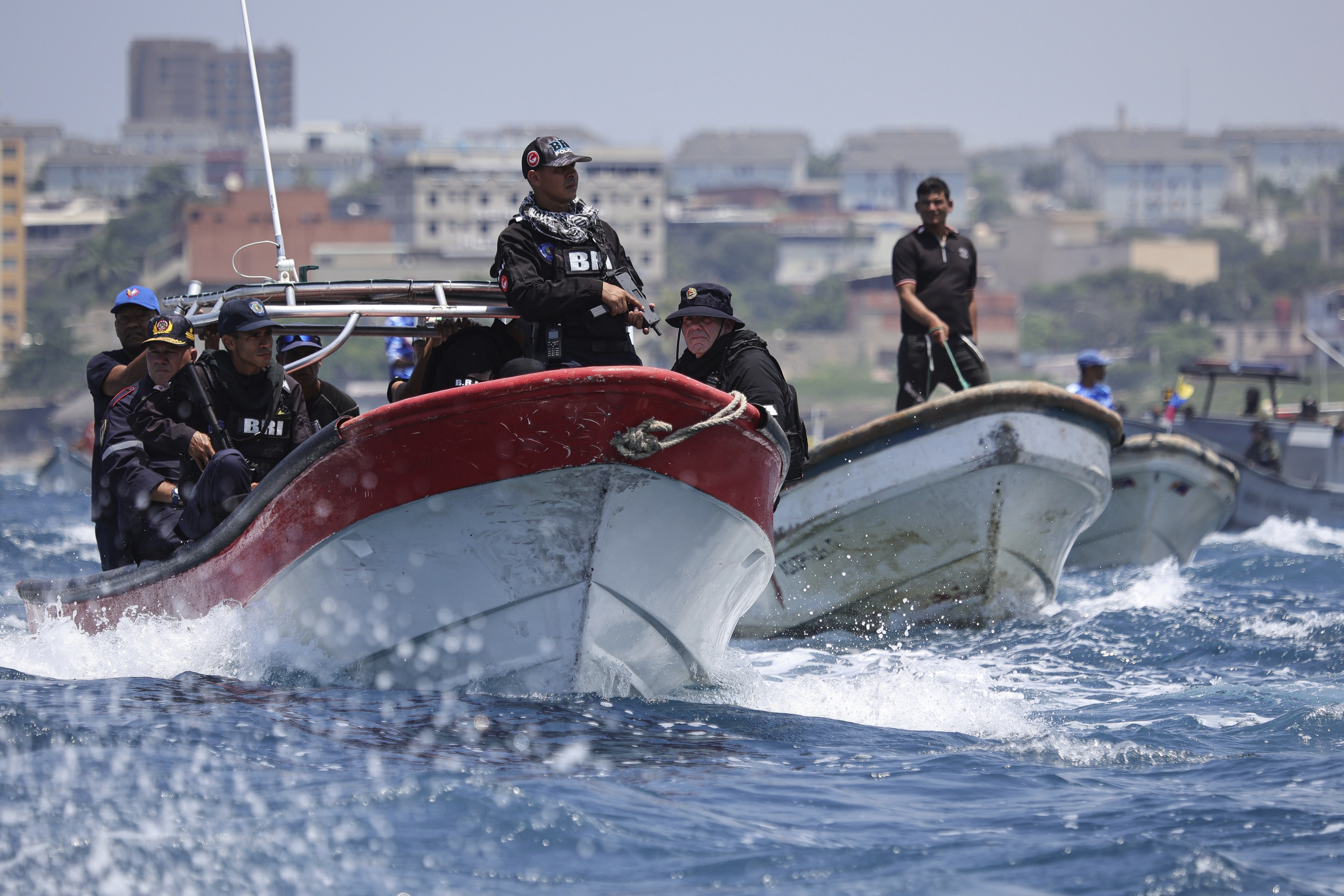 FAA Warns Pilots of Threats in Venezuela Airspace as US Tensions Grow