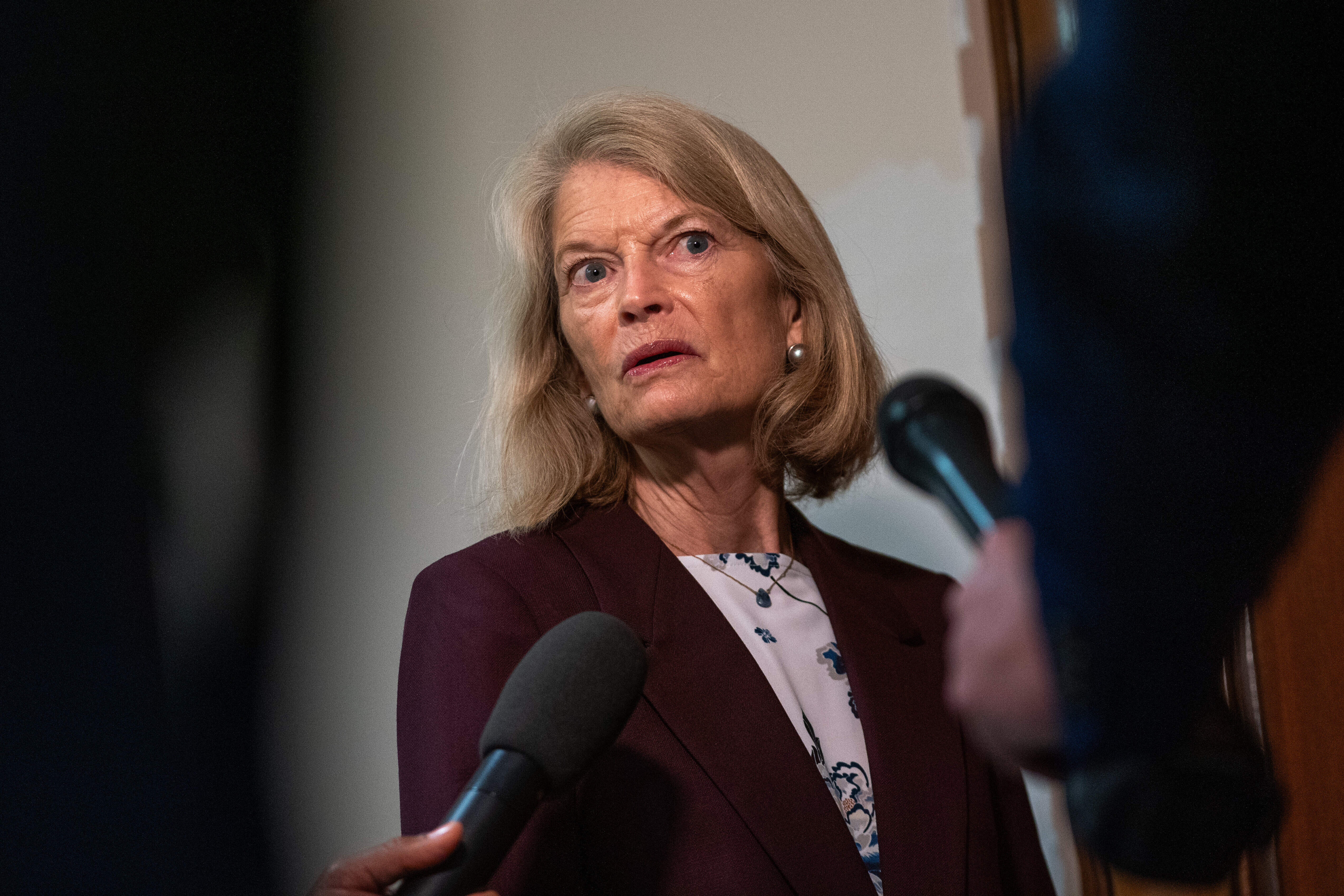 Republican Senator Defends Mark Kelly, Calls Treason Accusations ‘Reckless’