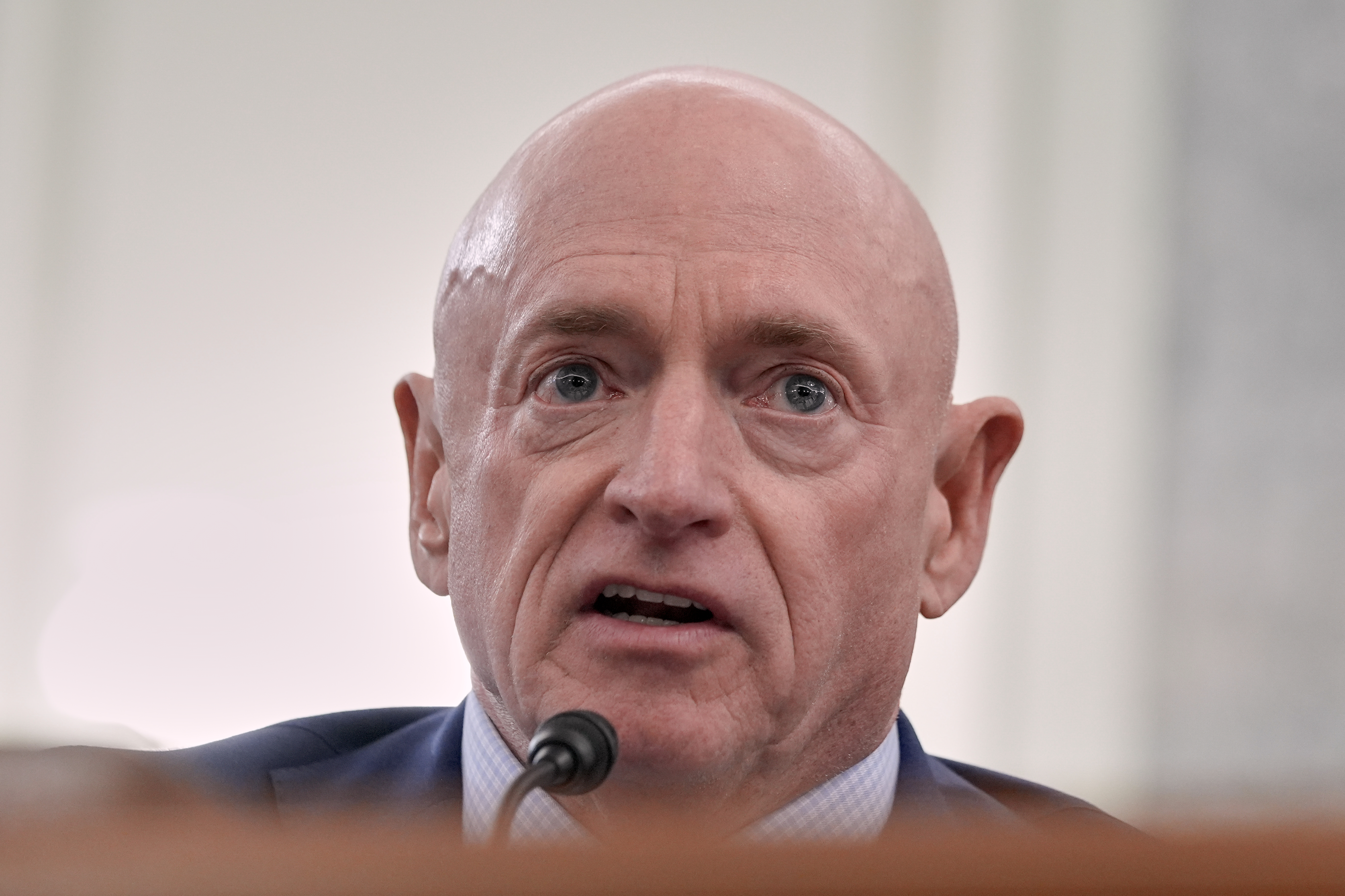 Pentagon Threatening Mark Kelly Fuels Conservative Backlash: 'Amateur Hour'