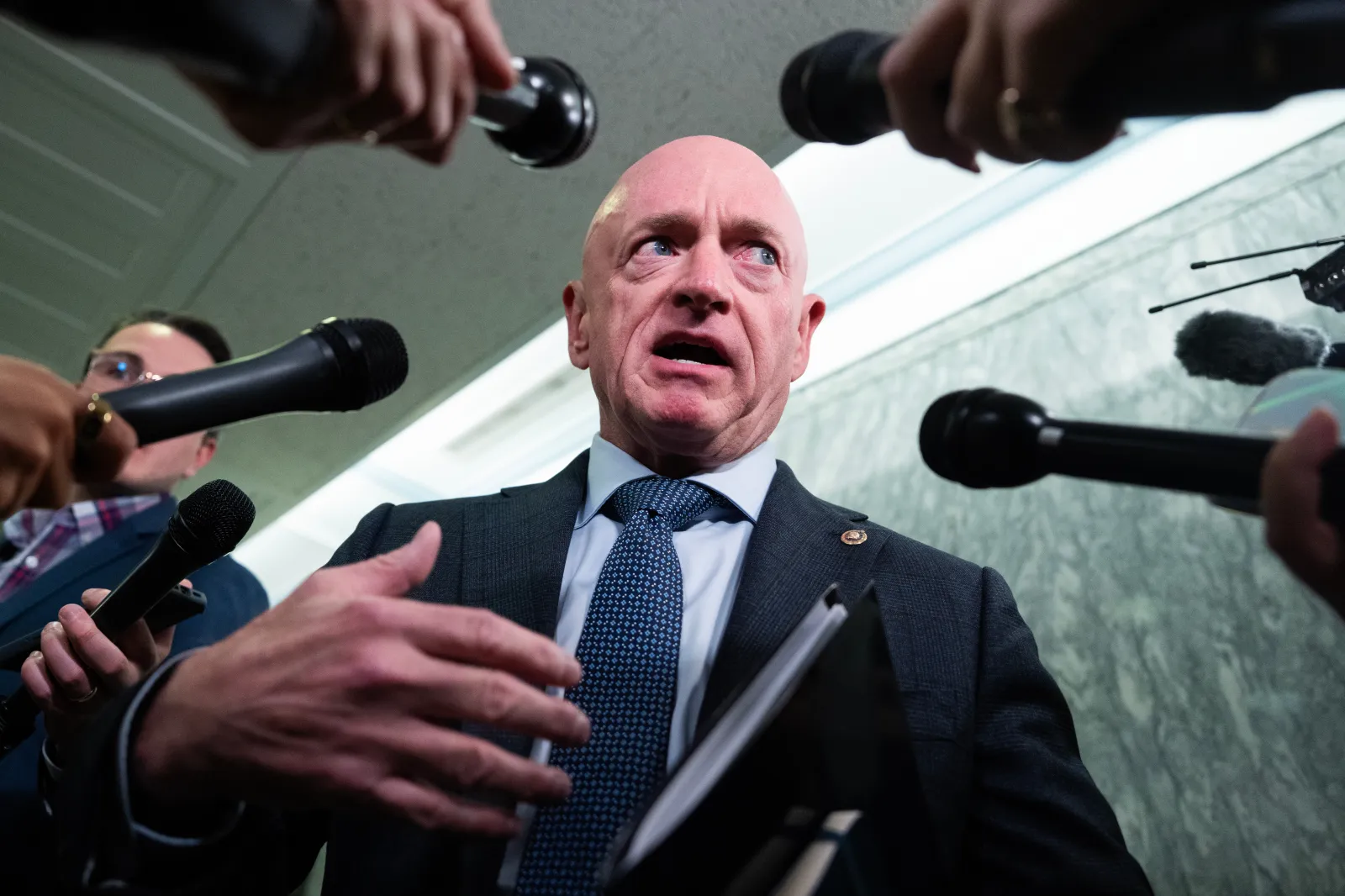 Mark Kelly Faces New Pentagon Probe After Trump’s ‘Seditious’ Accusation