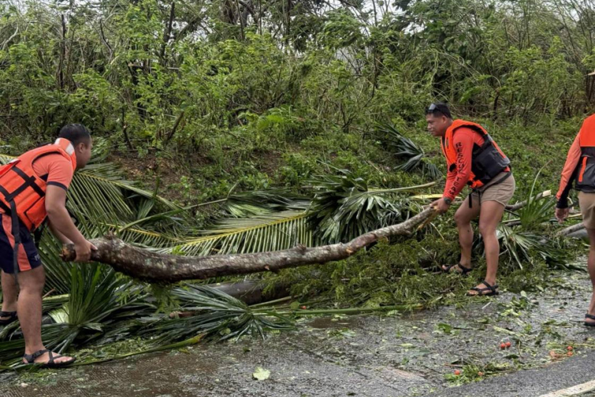 Super Typhoon Fung-wong path, maps and warnings as storm nears landfall