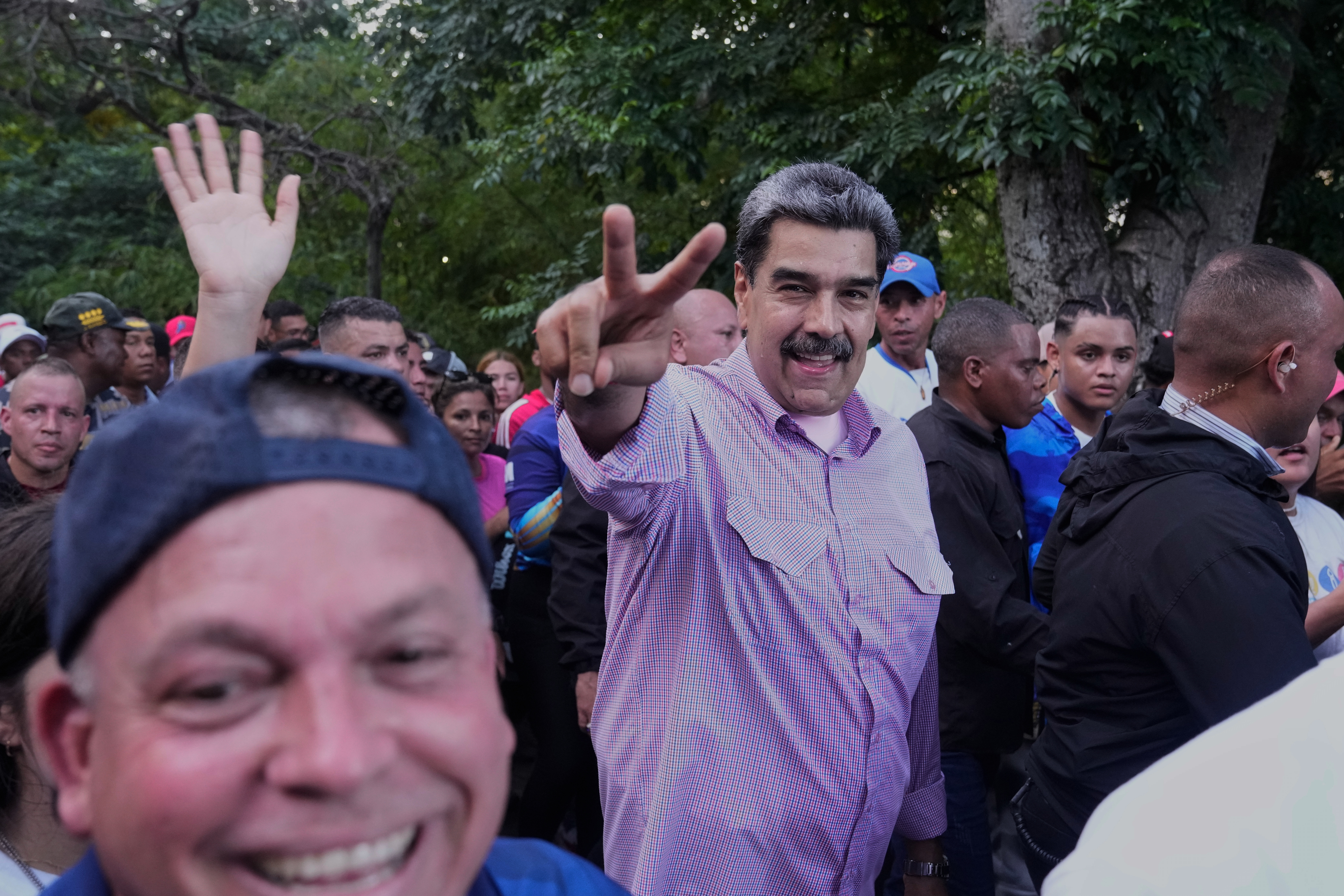 WATCH: Maduro Sings New Peace Message to America