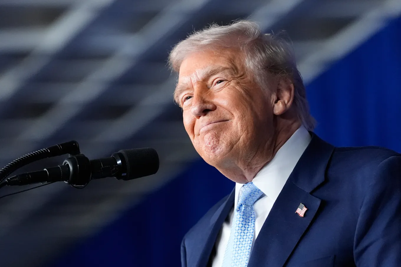 Donald Trump’s Approval Rating on Economy Hits All-Time Low in Key ...