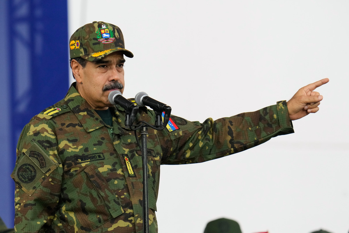 Venezuela Hits Back After Donald Trump Announces Airspace Closure