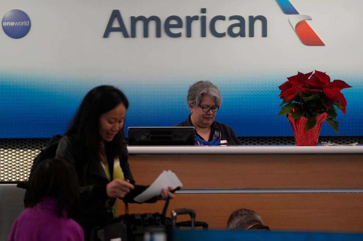 Winter Storm Disrupts Chicago's O'Hare: A Struggle for Travelers