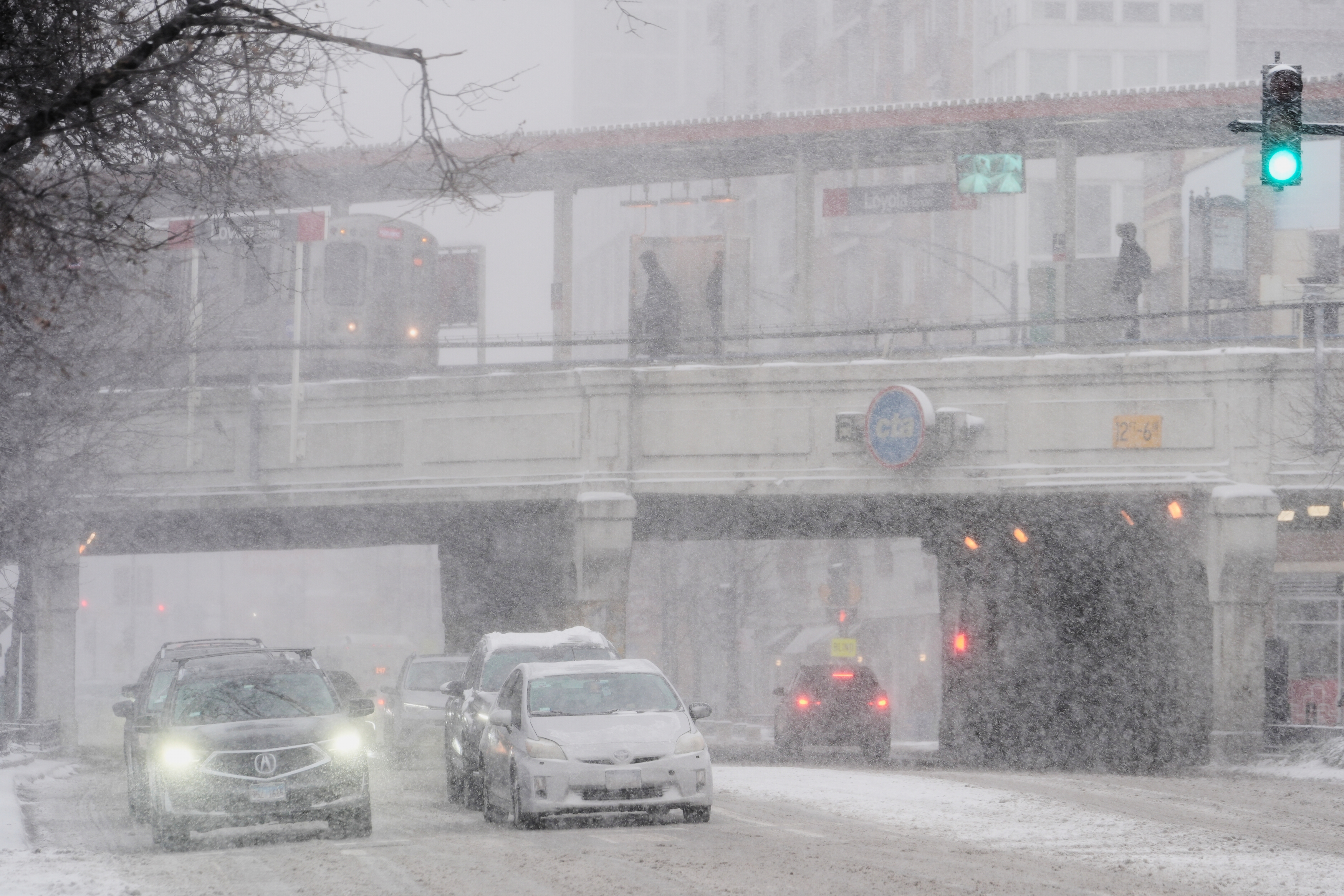 Major Snowstorm Hammers Midwest, Delays Travelers After Thanksgiving