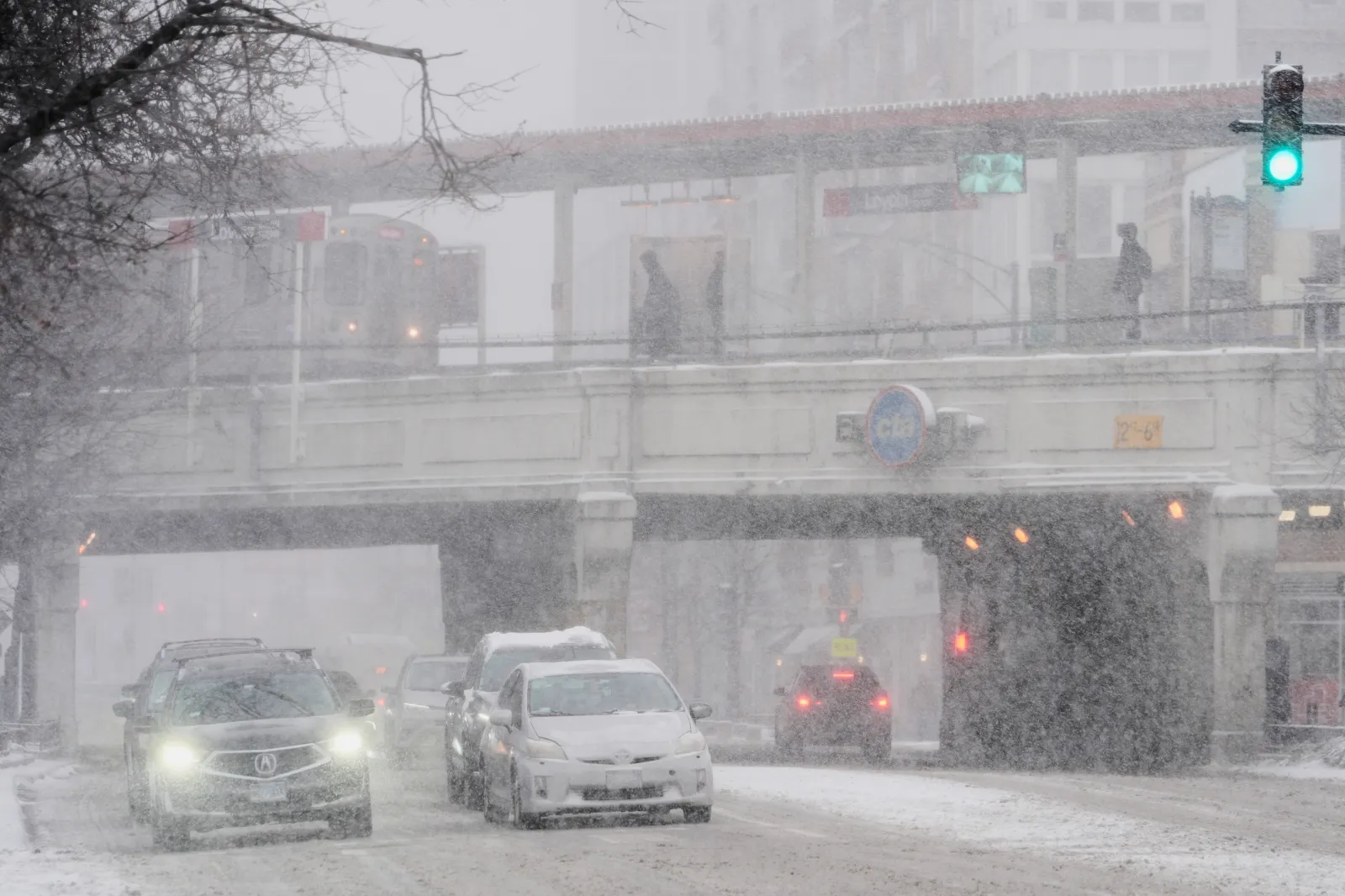 Major Snowstorm Hammers Midwest, Delays Travelers After Thanksgiving