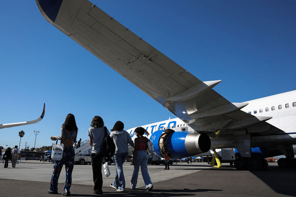 United Airlines Shares Refund Plan Amid Government Shutdown