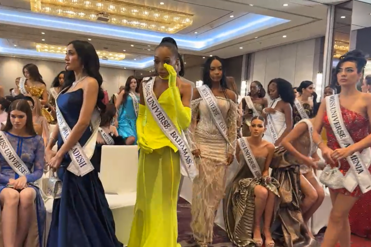 Miss Universe Contestants Walk Out On Director Over Mexico Comments