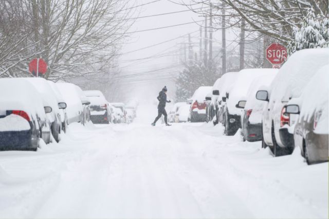 Winter Weather Alert as 12 Inches of Snow To Hit - Newsweek