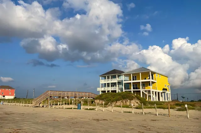 image showing coastal erosion along the Texas coast in Galveston.
