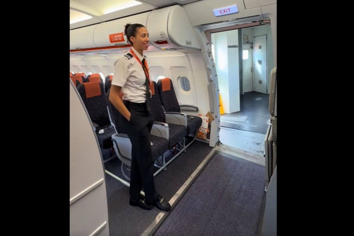 Tears at Moment Pilot Is About To Fly With Very Special Passenger on Board