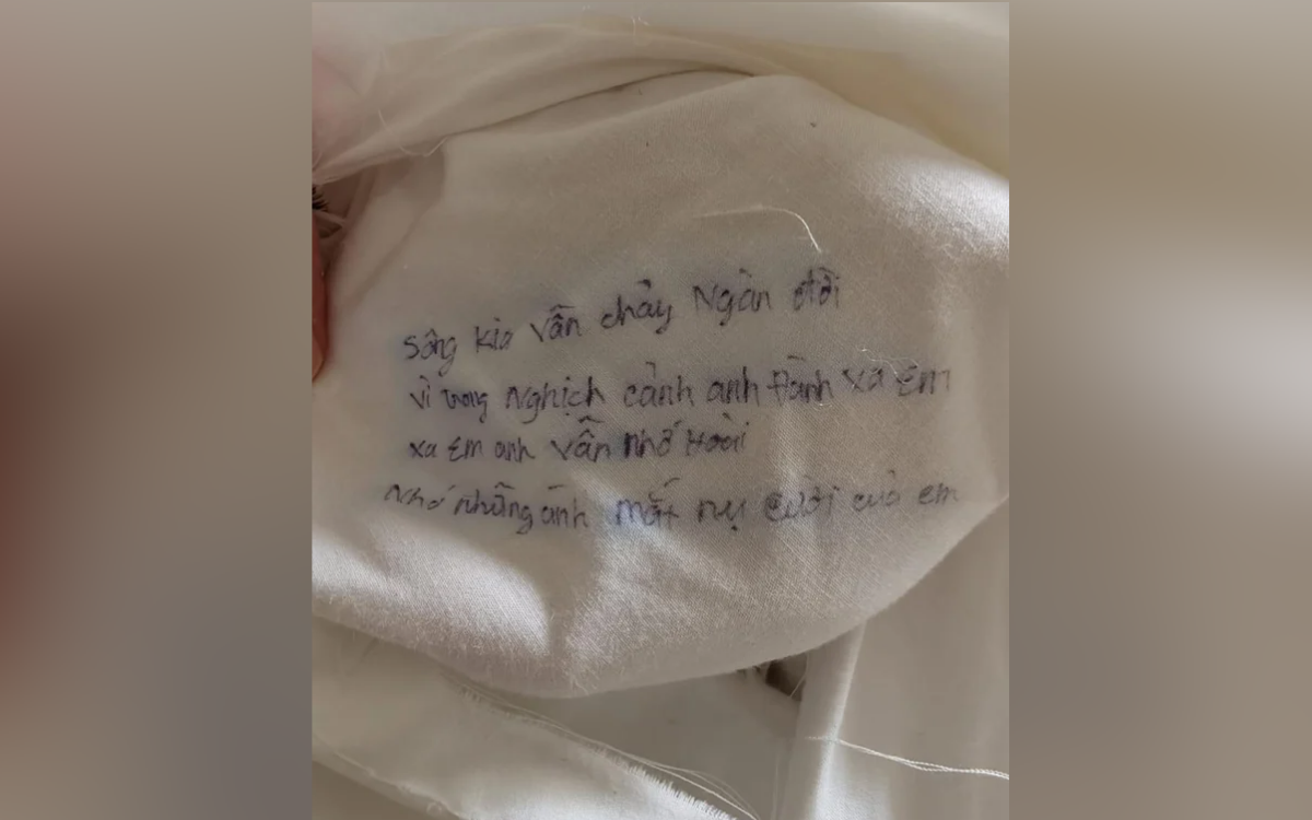 Man Cleans 10-Year-Old Couch Covers, Shock at What Was Inside All Along