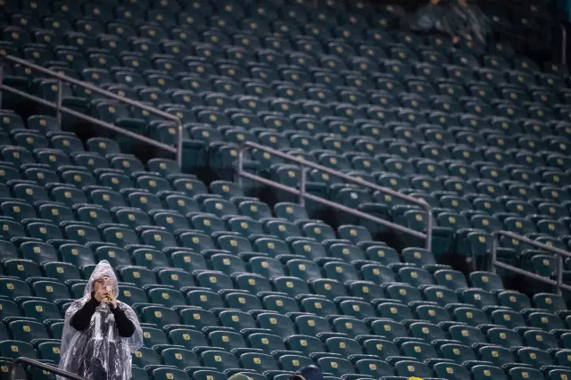 Weather could play a factor in Sunday night's Eagles-Lions game.