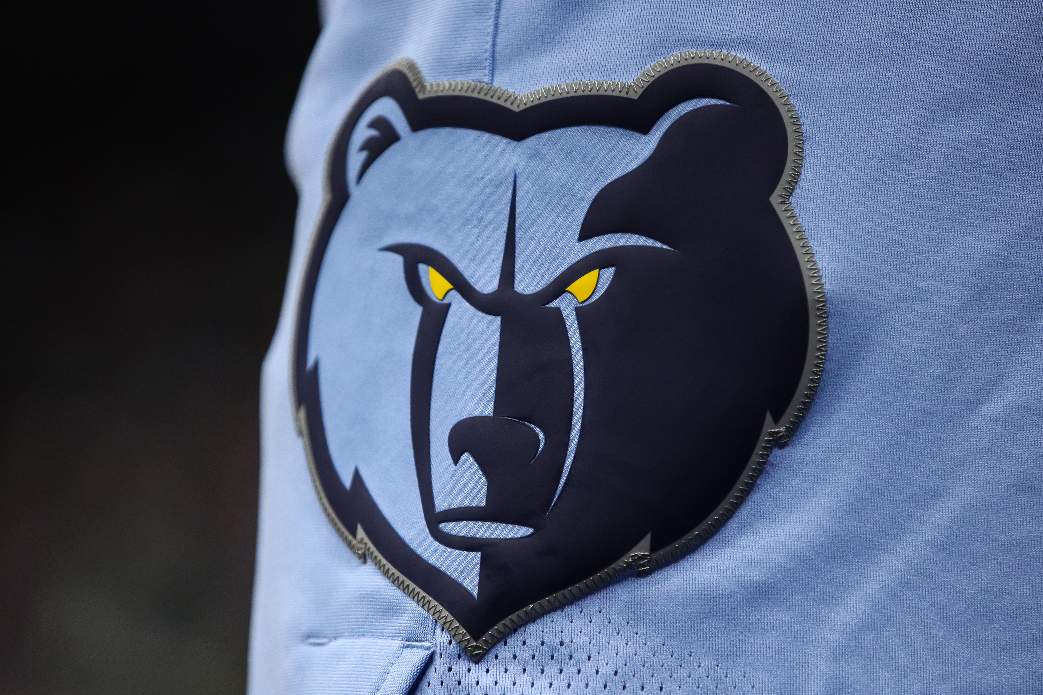 Former Lakers Center Re-Signs with Grizzlies