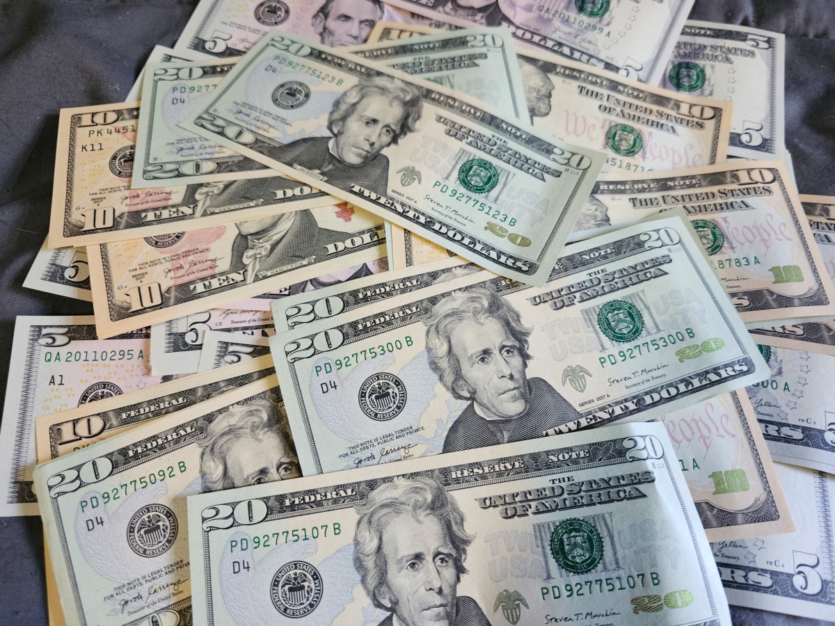 Program Giving $500 Monthly Checks to Americans Extended Into 2026