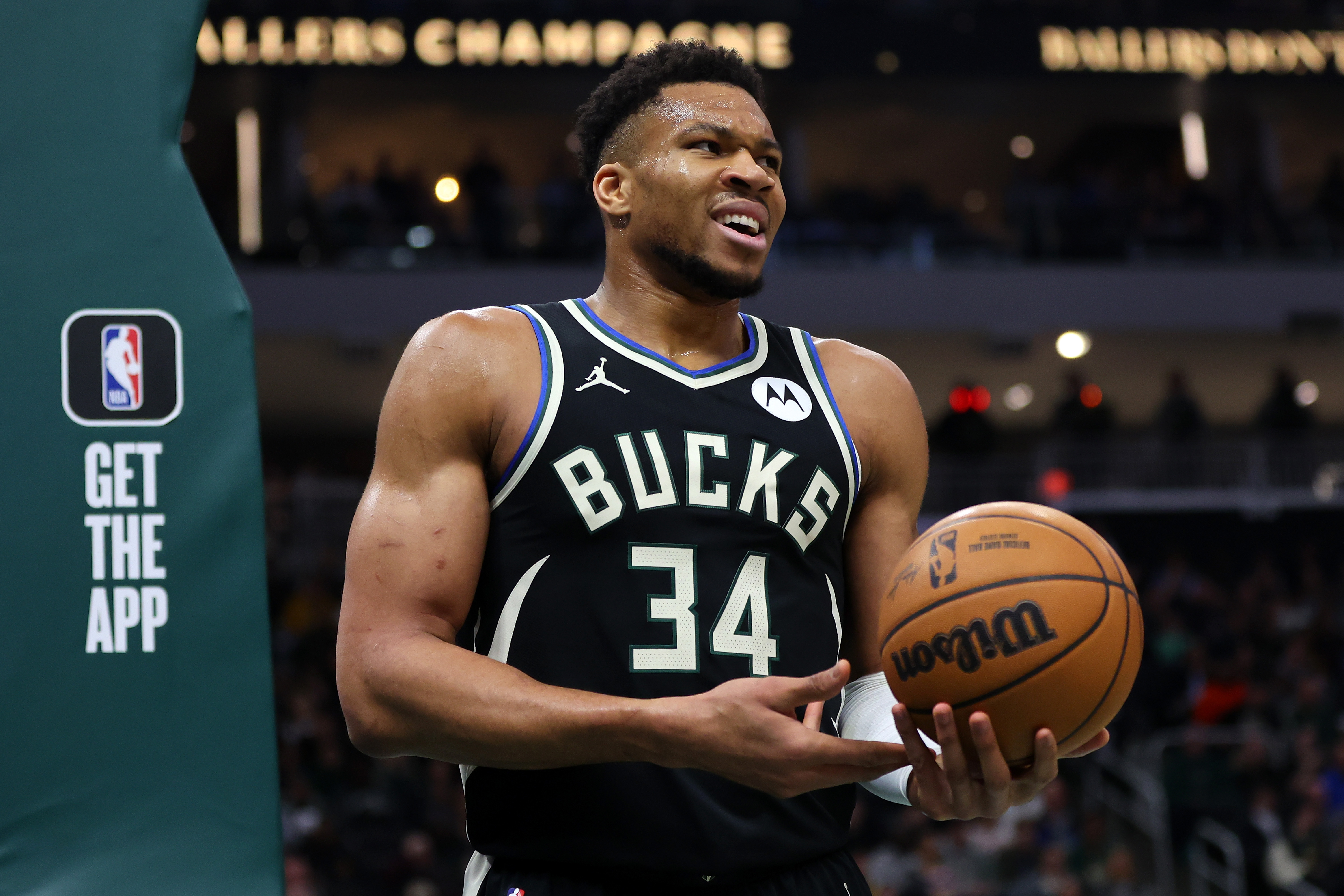 Bucks Reveal Giannis Antetokounmpo’s Final Status vs Lakers