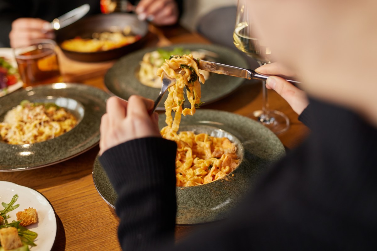 Woman&rsquo;s&nbsp;One&nbsp;Restaurant&nbsp;Ordering&nbsp;Stance Reveals&nbsp;Unexpected&nbsp;Class&nbsp;Divide