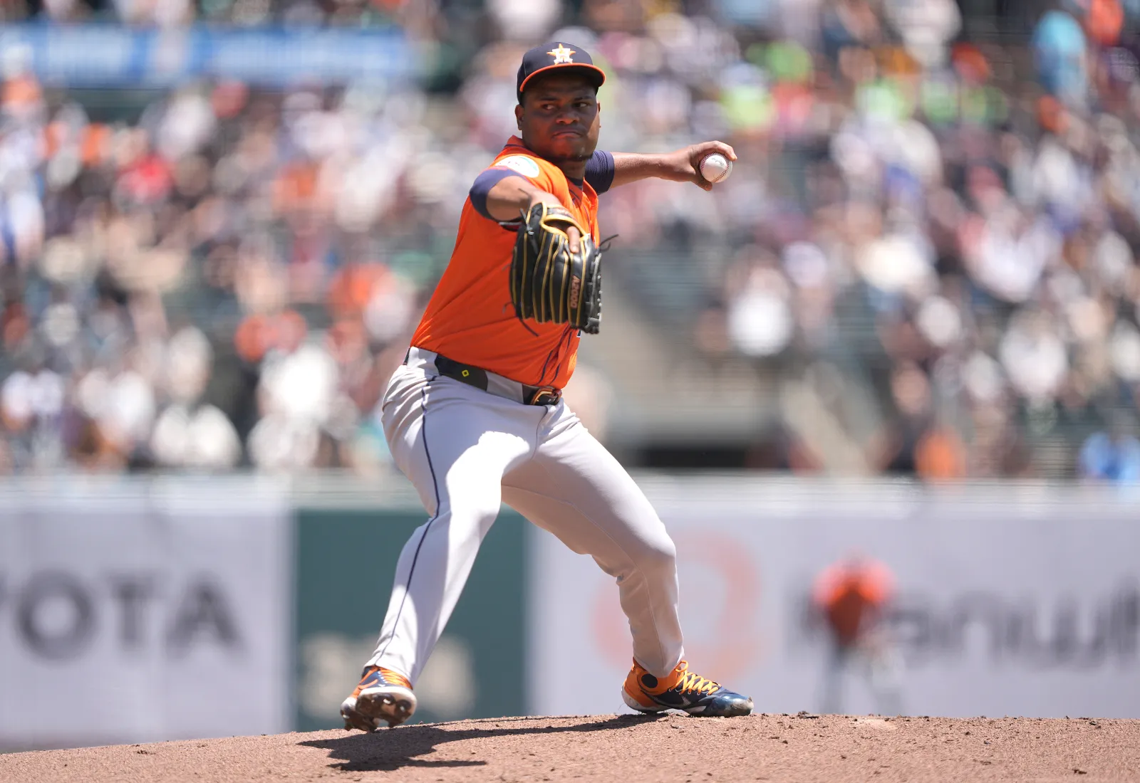 Giants Projected To Steal $190 Million Superstar Ace From Astros