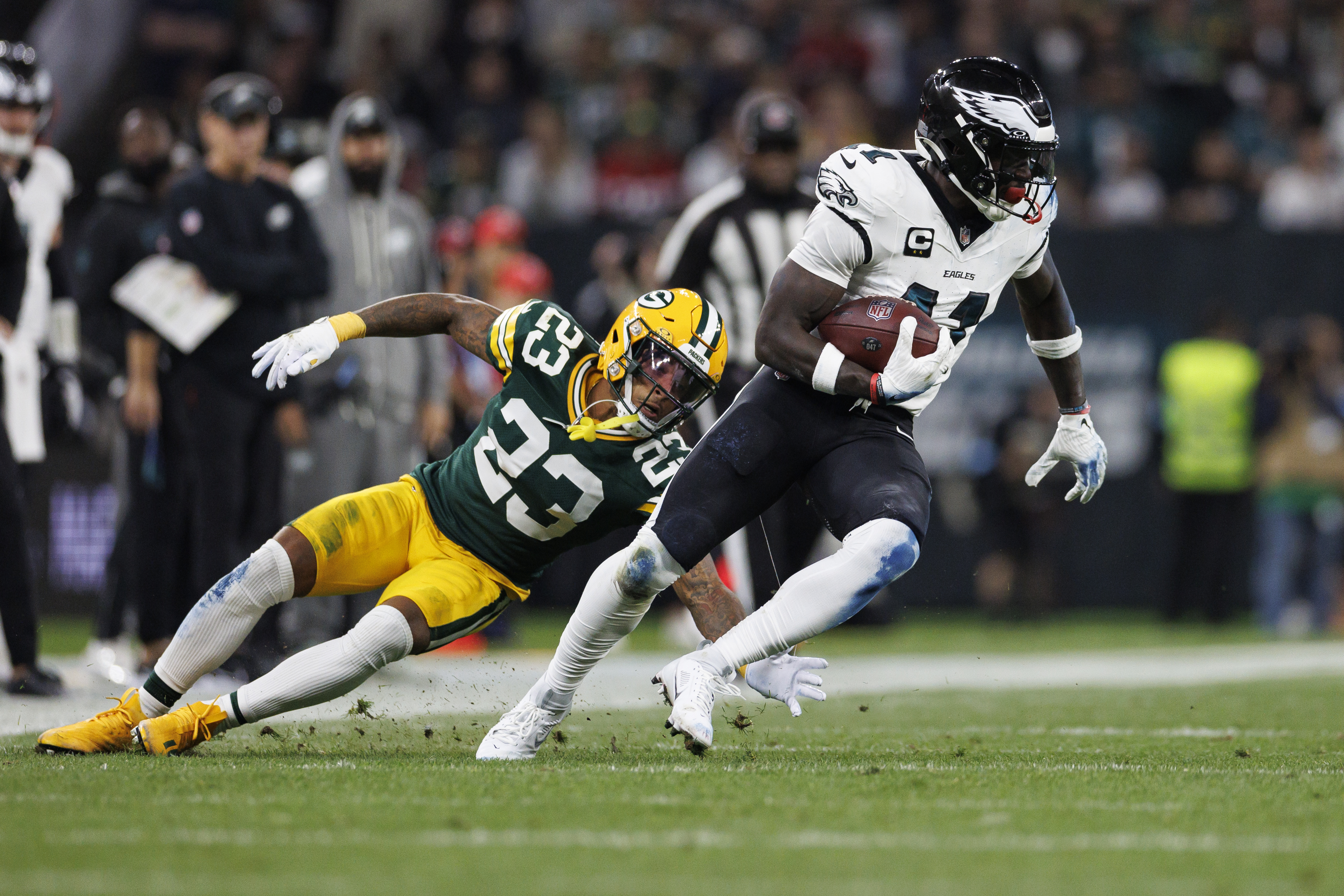 Two-Time All-Pro Abruptly Leaves Eagles Day After Packers Win