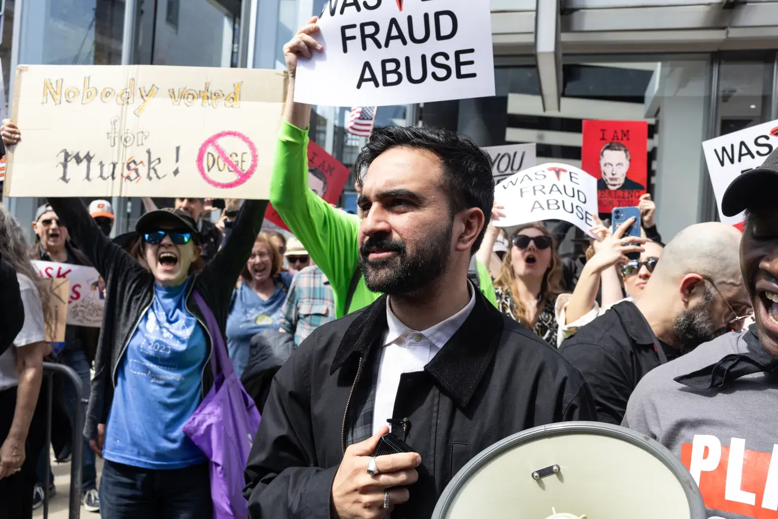 Elon Musk, Joe Rogan Agree Zohran Mamdani Is ‘Charismatic’