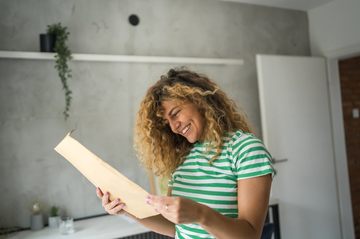 Woman Reunited With Brother After Living & 039;Hours Apart& 039;&mdash;Then She Sees Note